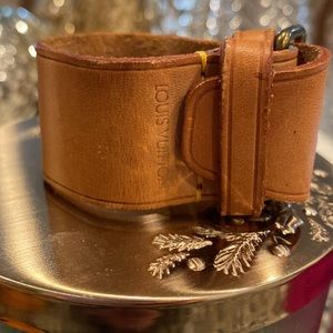 Authentic Louis Vuitton Vachetta Leather and Buckle Luggage Strap Poignet